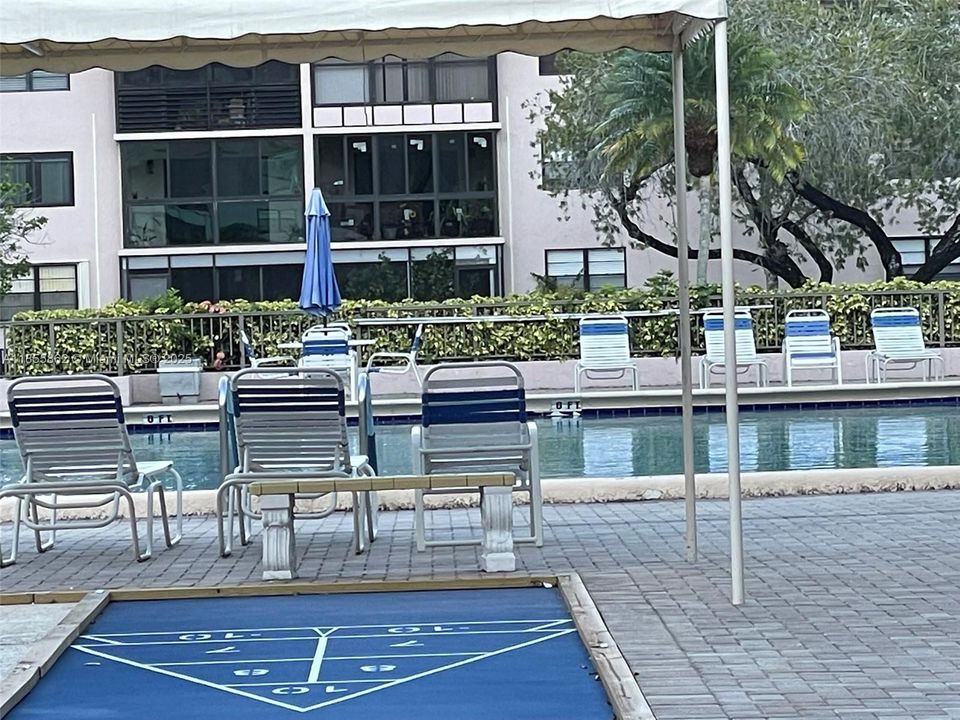 For Sale: $160,000 (2 beds, 2 baths, 1270 Square Feet)