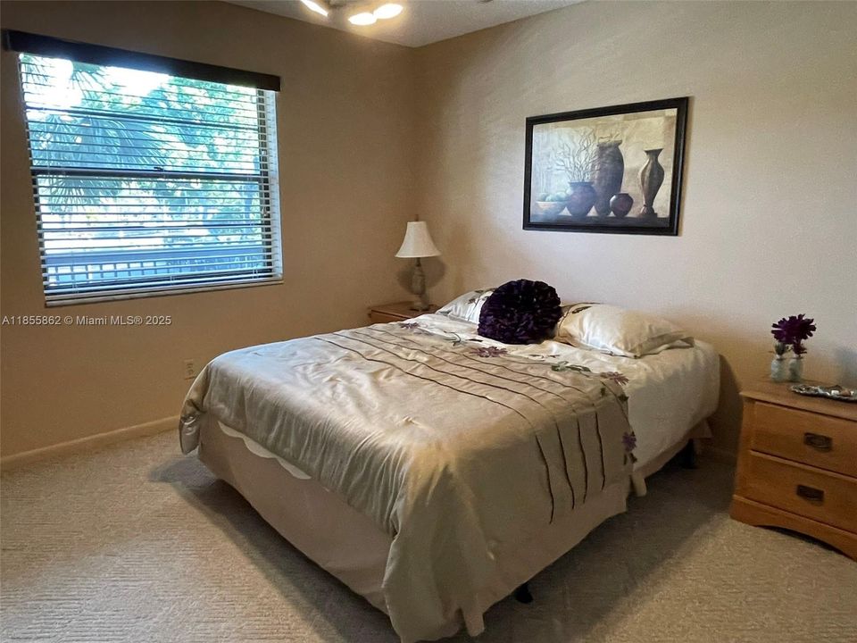 For Sale: $160,000 (2 beds, 2 baths, 1270 Square Feet)