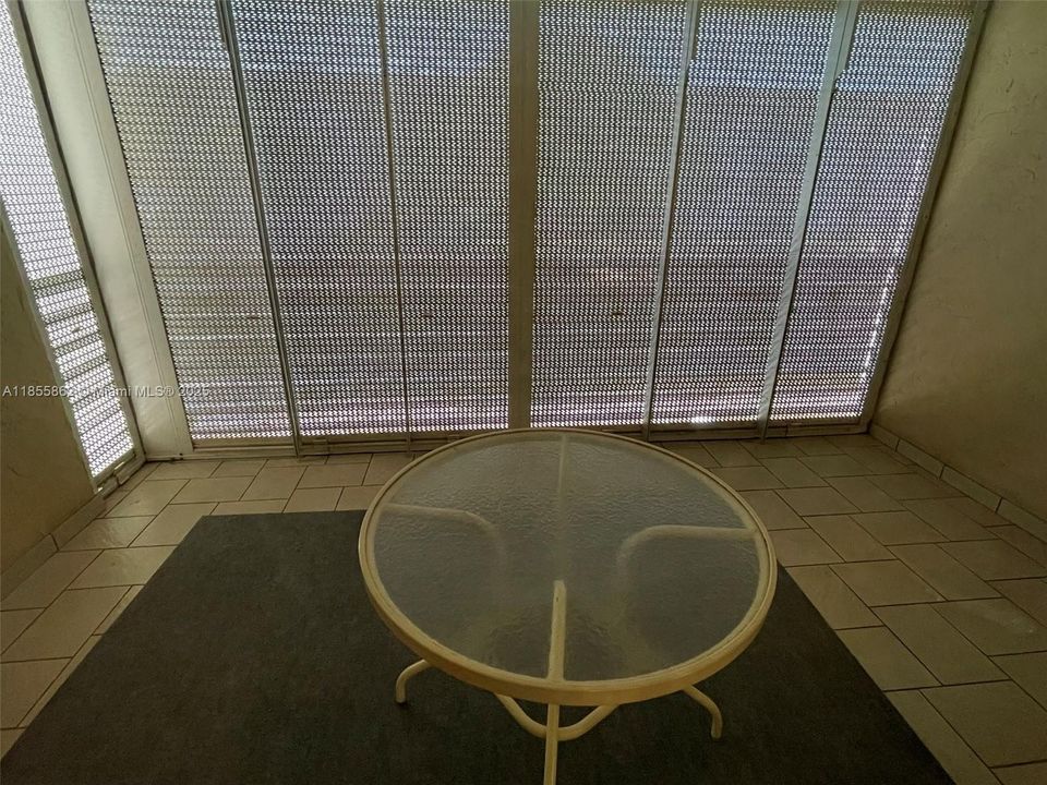 For Sale: $160,000 (2 beds, 2 baths, 1270 Square Feet)