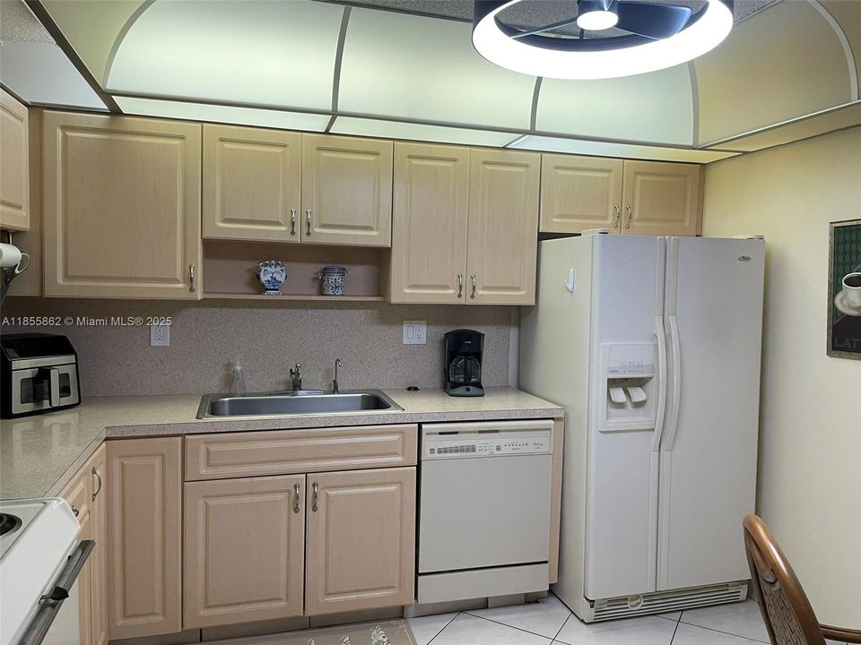 For Sale: $160,000 (2 beds, 2 baths, 1270 Square Feet)