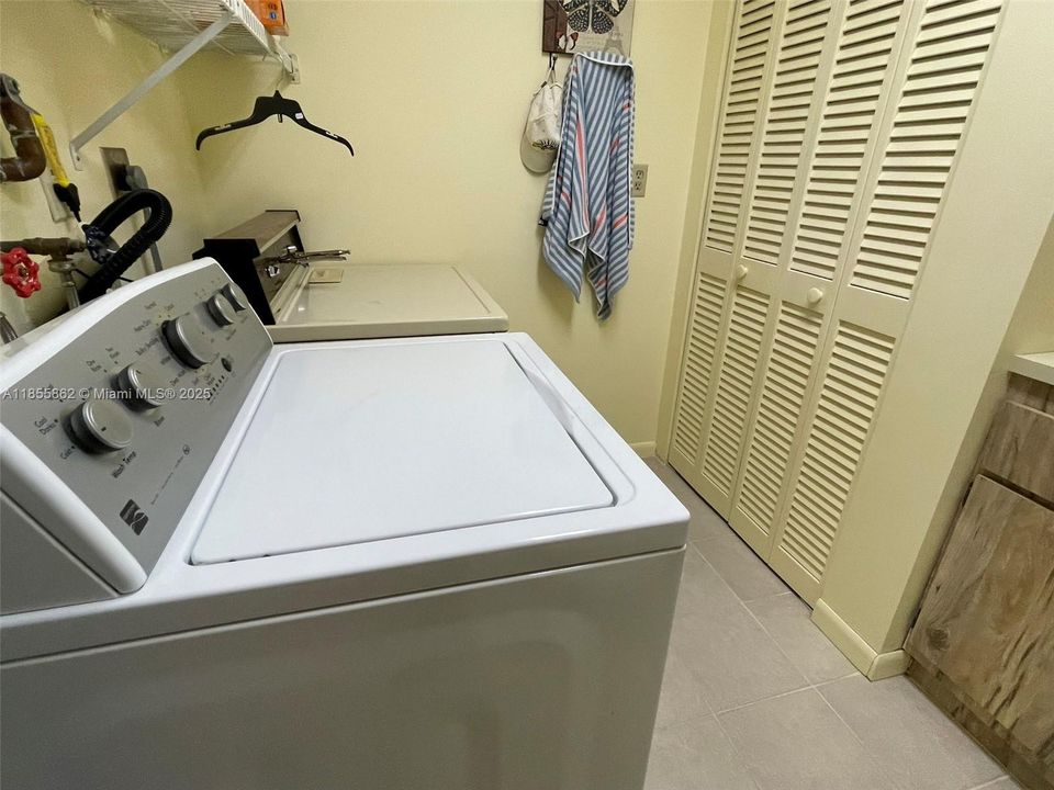 For Sale: $160,000 (2 beds, 2 baths, 1270 Square Feet)