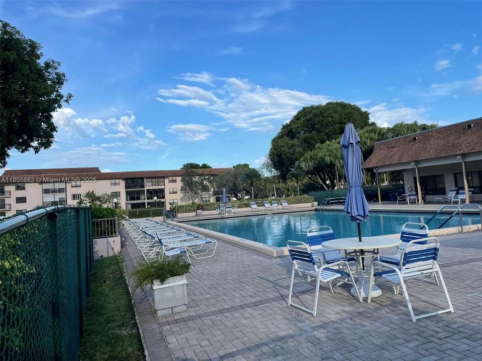 For Sale: $160,000 (2 beds, 2 baths, 1270 Square Feet)