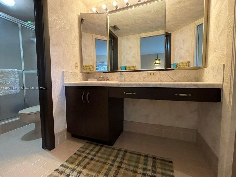 For Sale: $160,000 (2 beds, 2 baths, 1270 Square Feet)