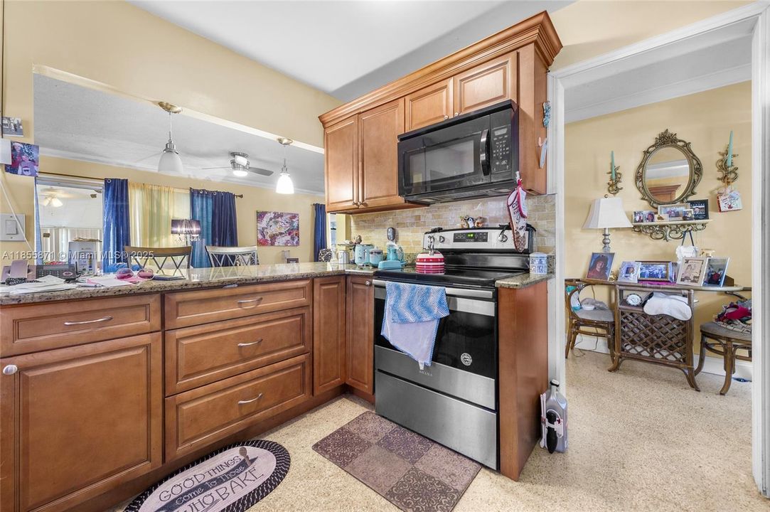 最近售出: $275,000 (3 贝兹, 2 浴室, 1678 平方英尺)