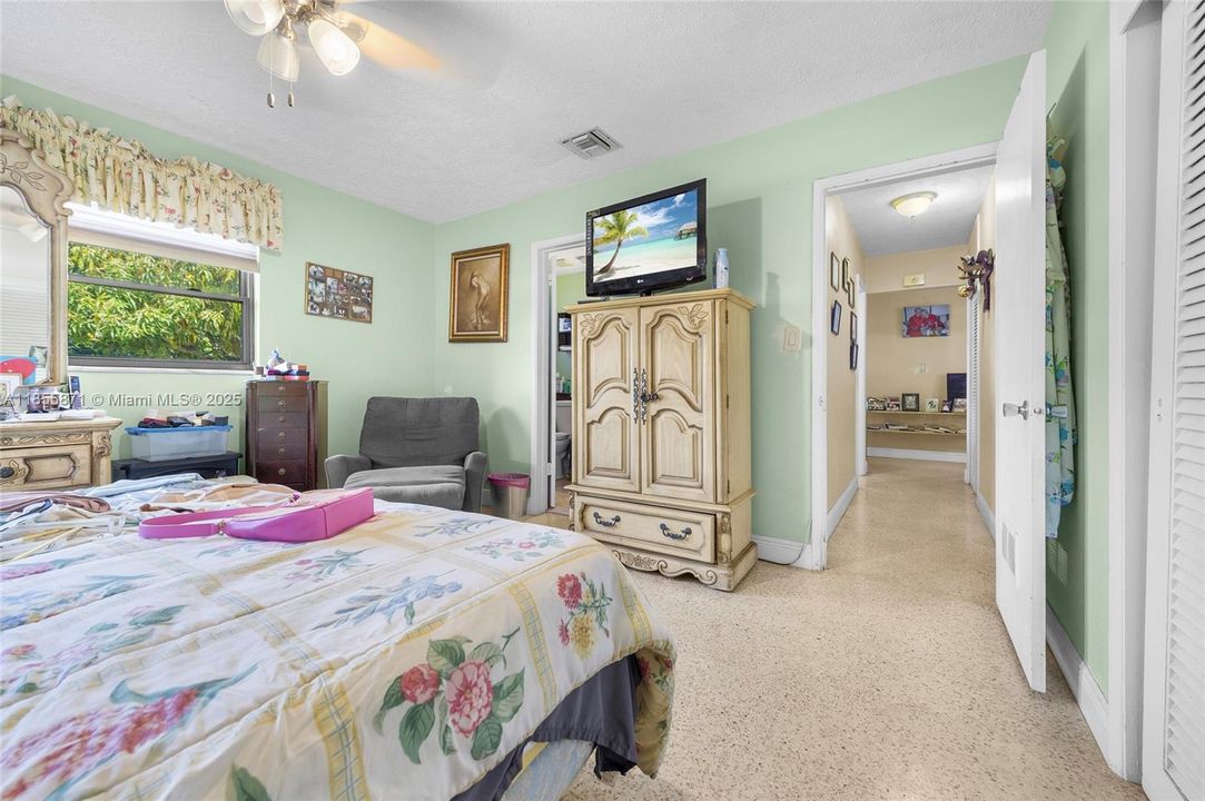 最近售出: $275,000 (3 贝兹, 2 浴室, 1678 平方英尺)