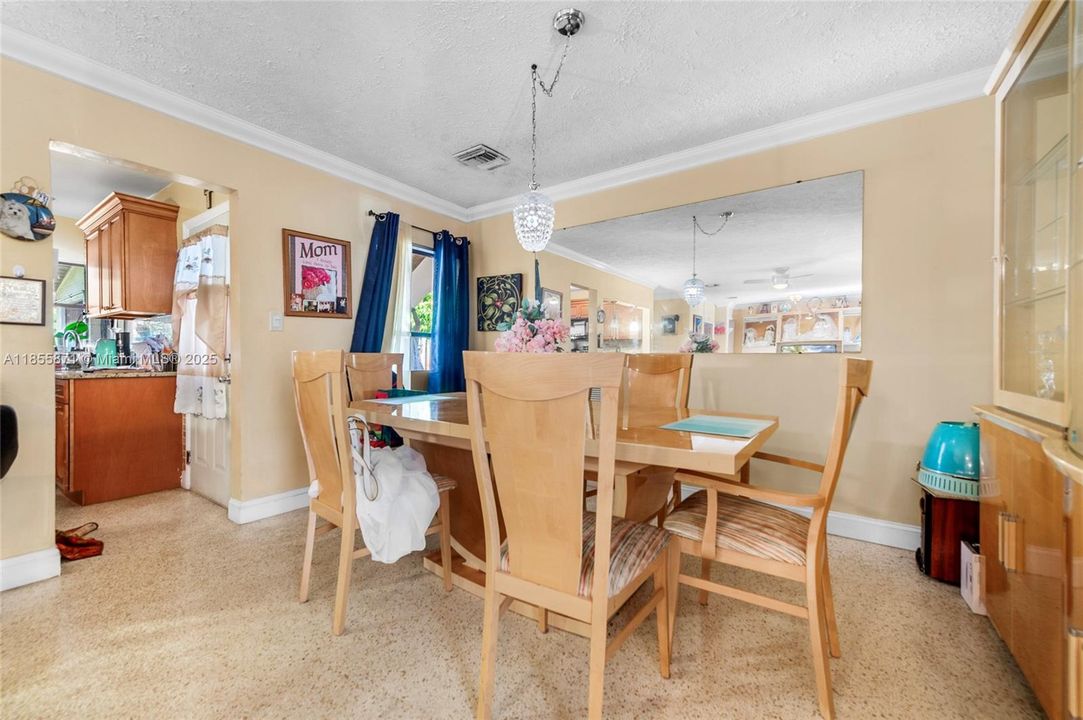 最近售出: $275,000 (3 贝兹, 2 浴室, 1678 平方英尺)