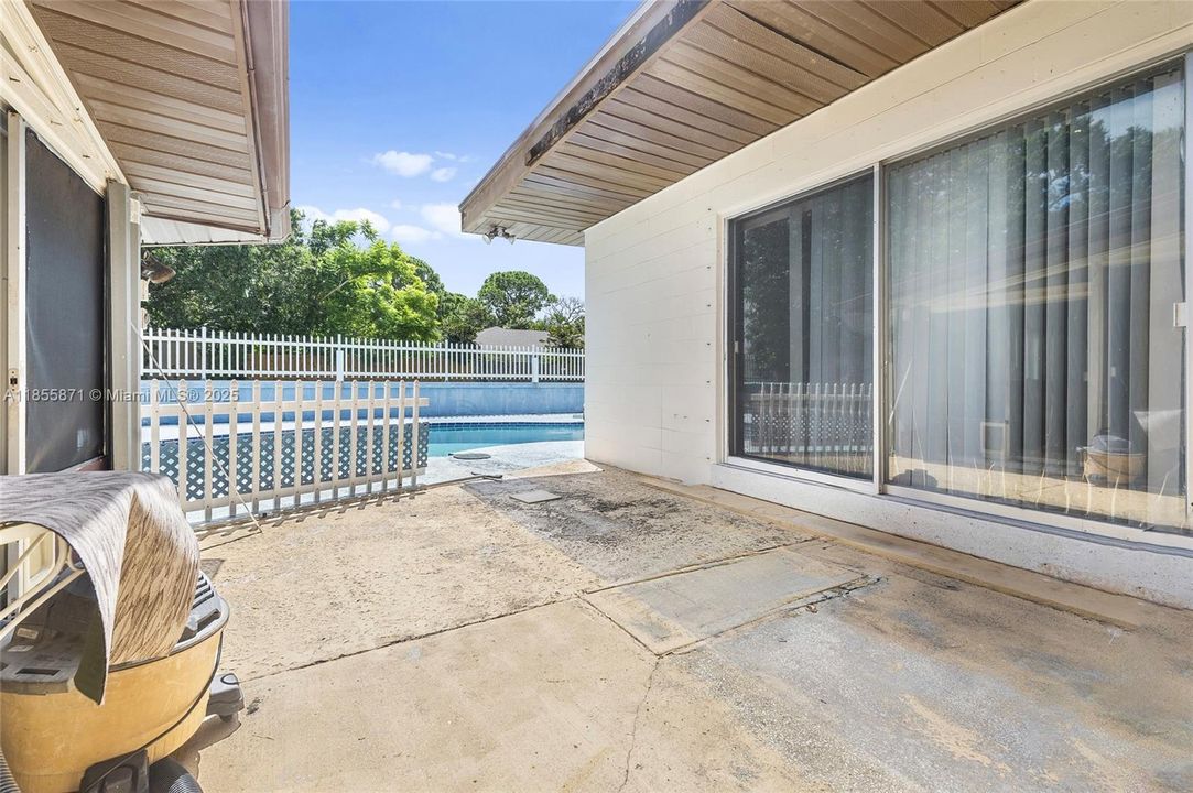 最近售出: $275,000 (3 贝兹, 2 浴室, 1678 平方英尺)