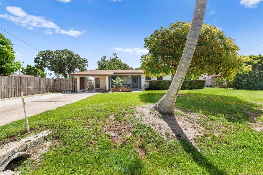 最近售出: $275,000 (3 贝兹, 2 浴室, 1678 平方英尺)