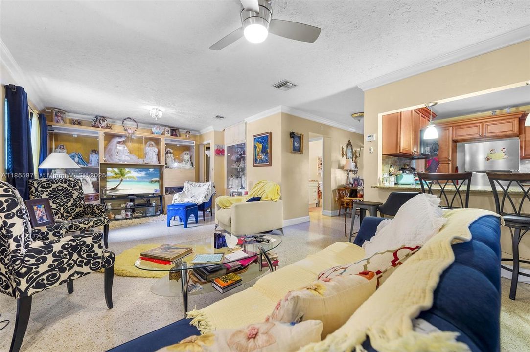 最近售出: $275,000 (3 贝兹, 2 浴室, 1678 平方英尺)