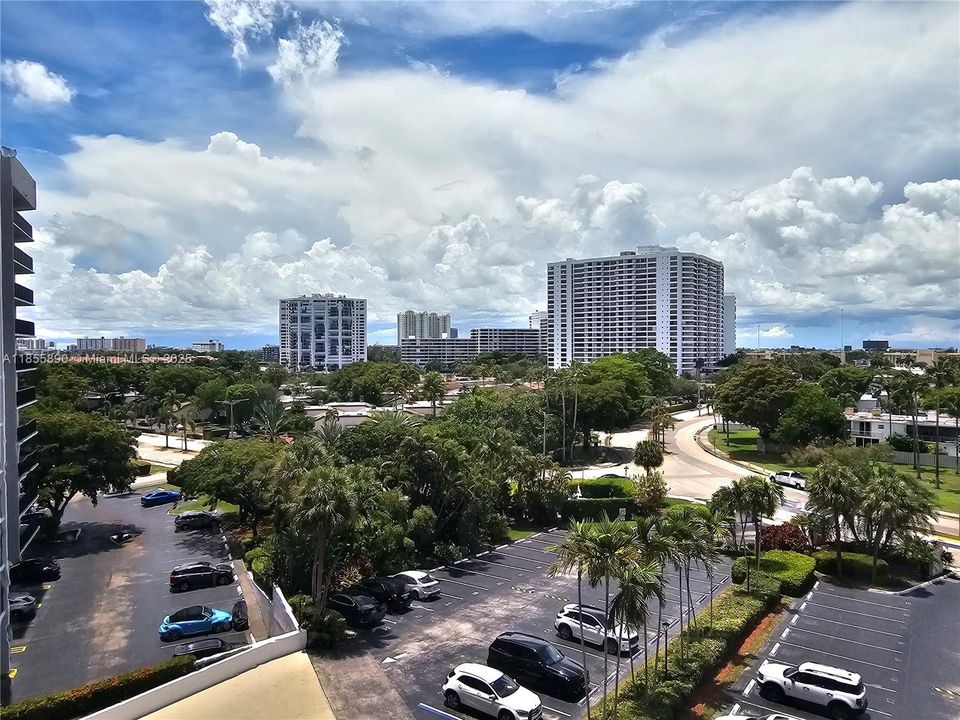 待售: $295,900 (2 贝兹, 1 浴室, 1075 平方英尺)