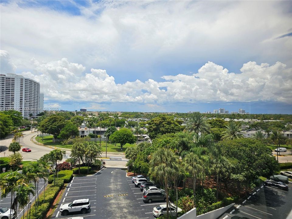 待售: $295,900 (2 贝兹, 1 浴室, 1075 平方英尺)