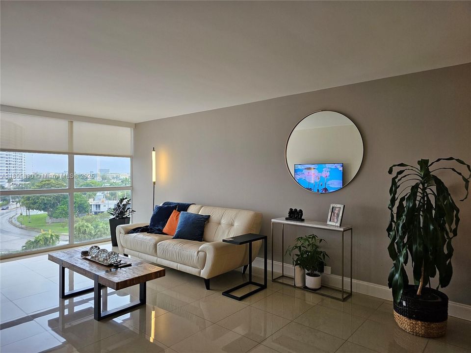 待售: $295,900 (2 贝兹, 1 浴室, 1075 平方英尺)