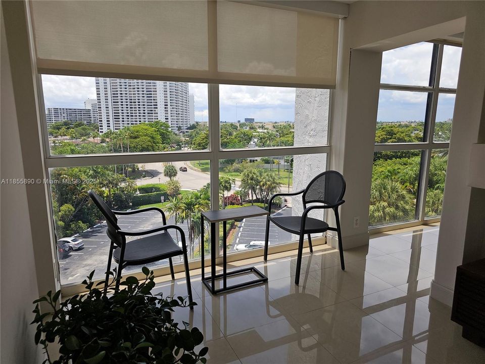 待售: $295,900 (2 贝兹, 1 浴室, 1075 平方英尺)