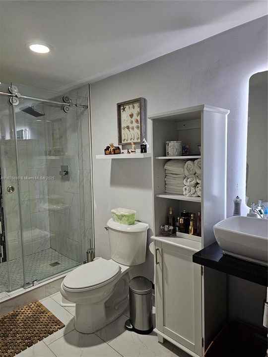 待售: $295,900 (2 贝兹, 1 浴室, 1075 平方英尺)