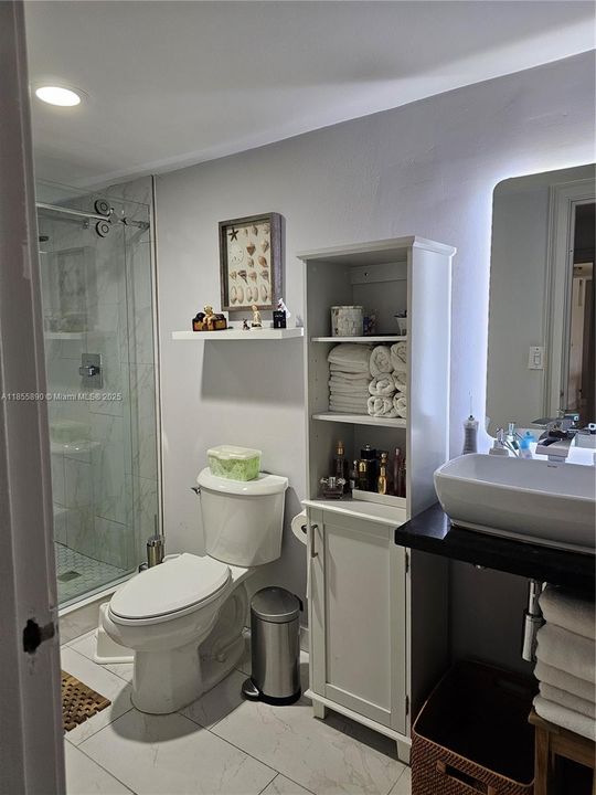 待售: $295,900 (2 贝兹, 1 浴室, 1075 平方英尺)