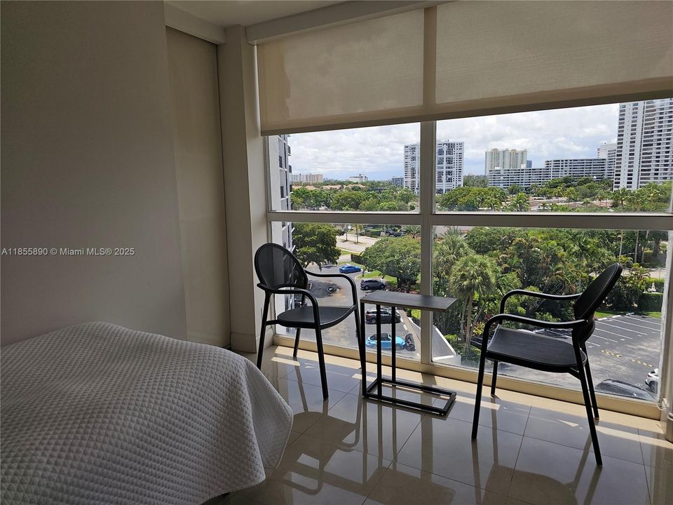 待售: $295,900 (2 贝兹, 1 浴室, 1075 平方英尺)