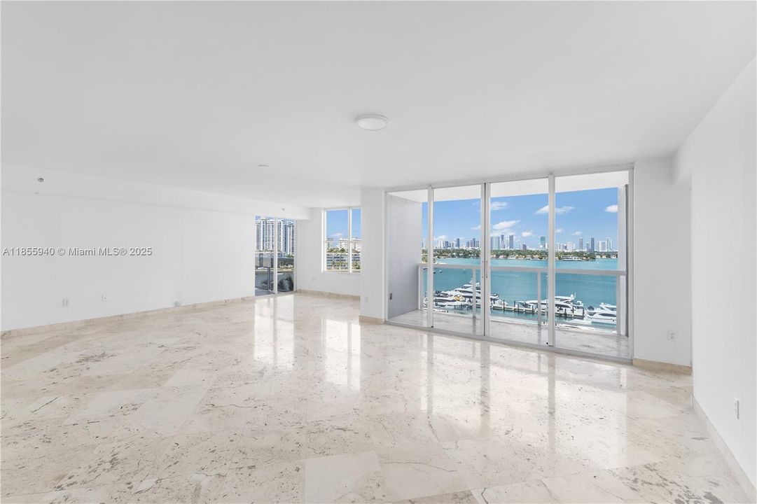 Vendido Recientemente: $2,299,000 (3 camas, 3 baños, 1900 Pies cuadrados)