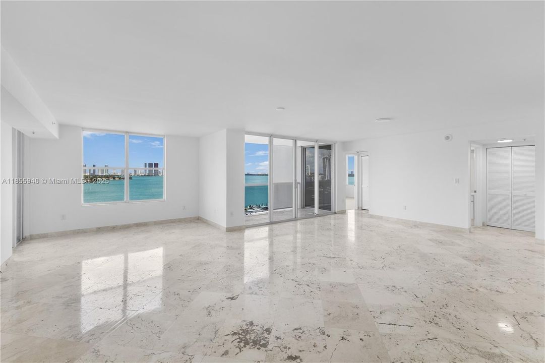 Vendido Recientemente: $2,299,000 (3 camas, 3 baños, 1900 Pies cuadrados)