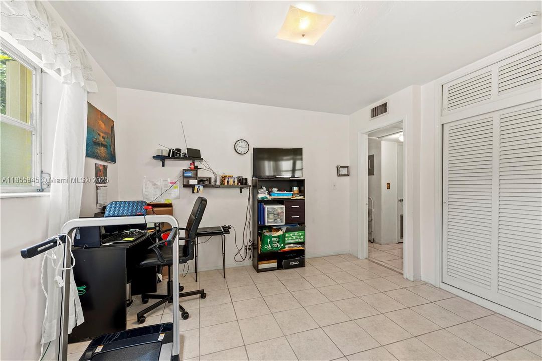 For Sale: $137,500 (2 beds, 1 baths, 746 Square Feet)