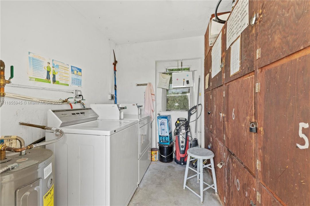 For Sale: $137,500 (2 beds, 1 baths, 746 Square Feet)