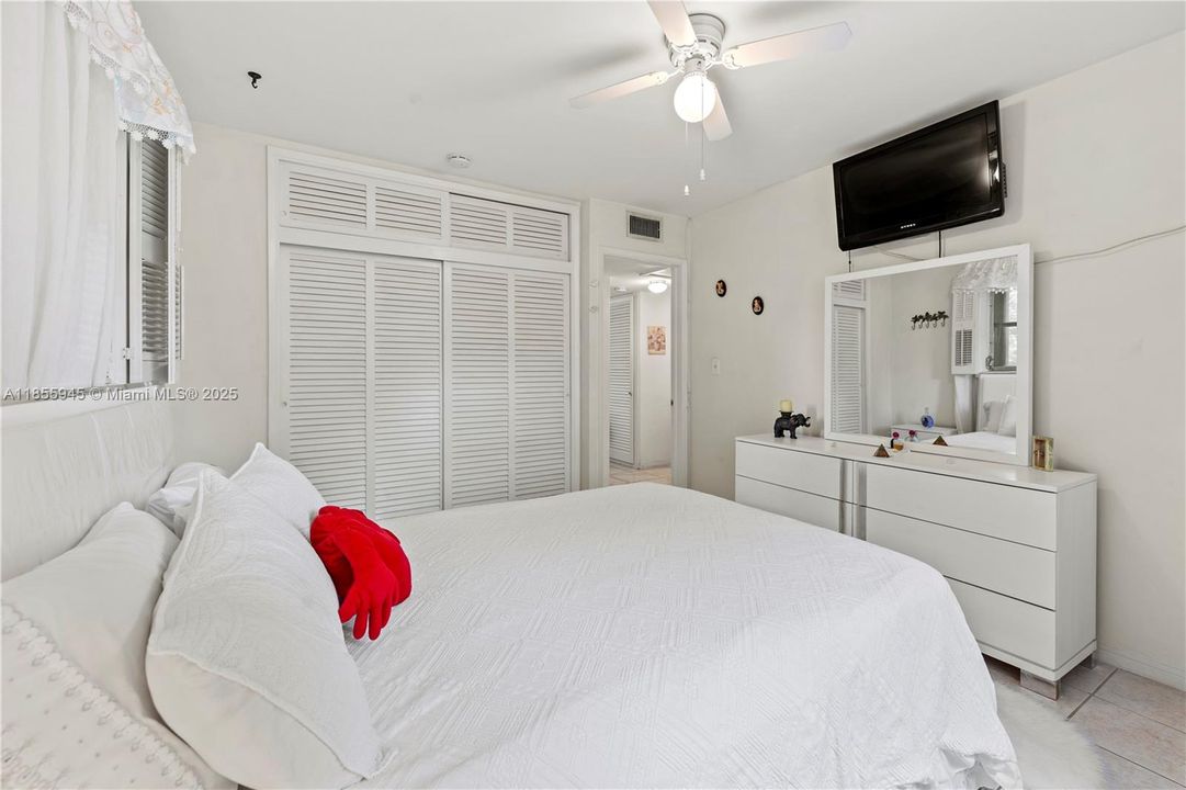 For Sale: $137,500 (2 beds, 1 baths, 746 Square Feet)