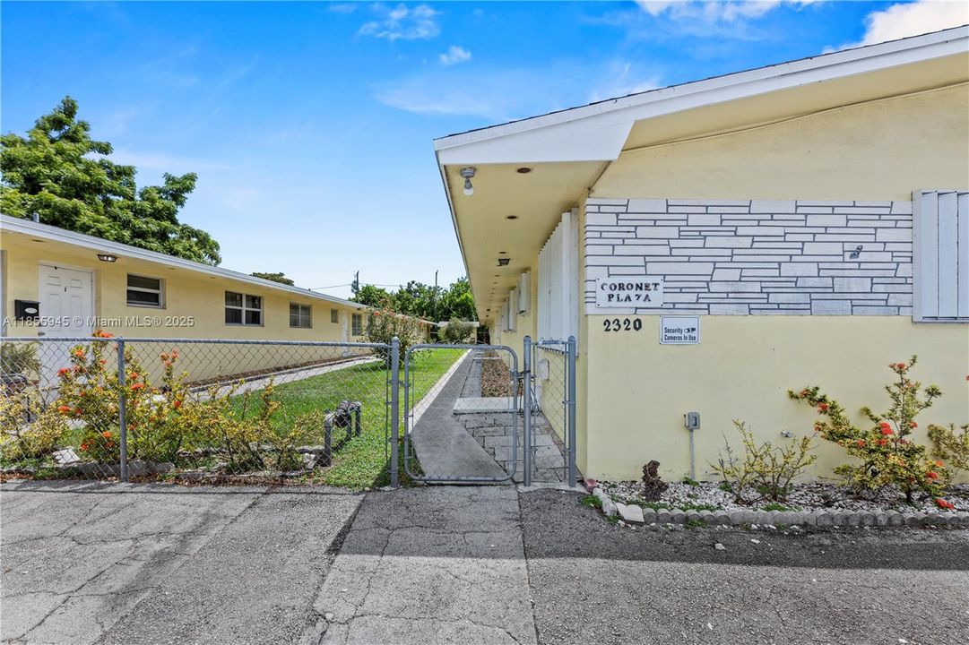 For Sale: $137,500 (2 beds, 1 baths, 746 Square Feet)