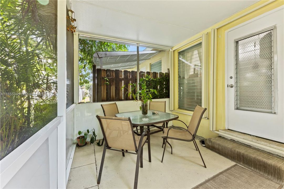 For Sale: $137,500 (2 beds, 1 baths, 746 Square Feet)