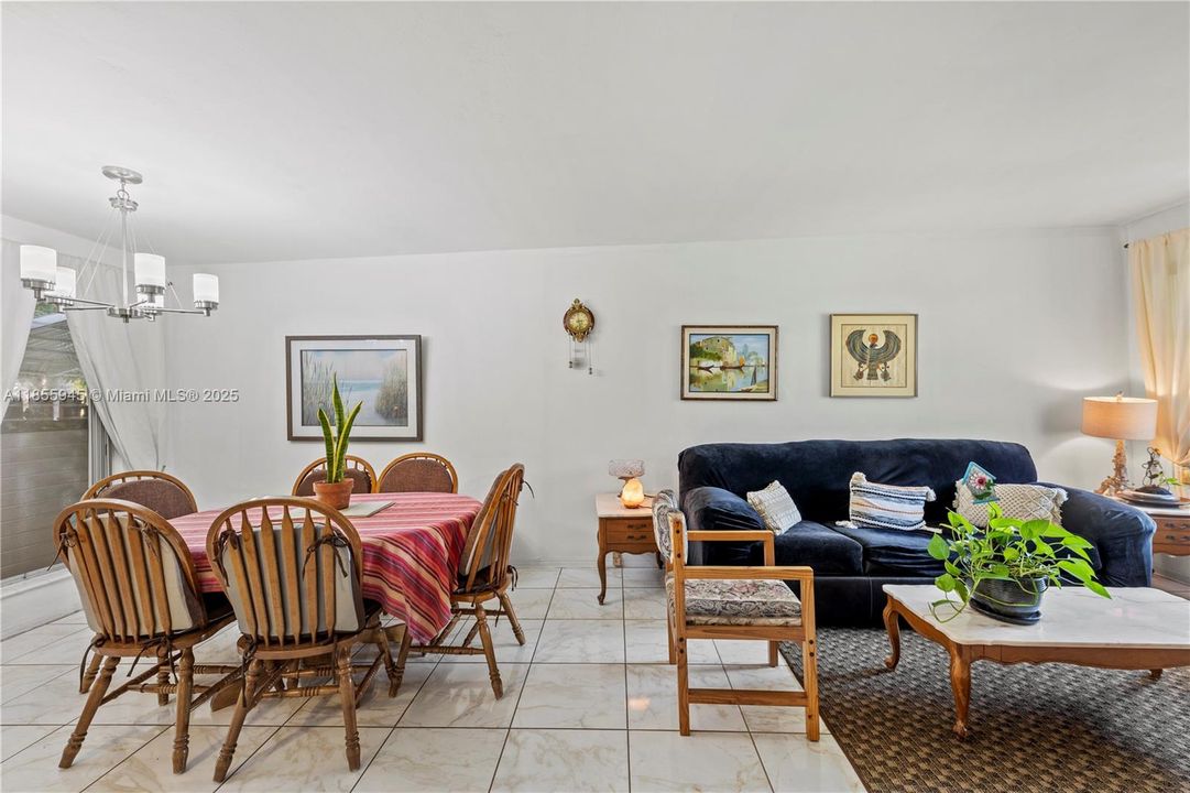 For Sale: $137,500 (2 beds, 1 baths, 746 Square Feet)