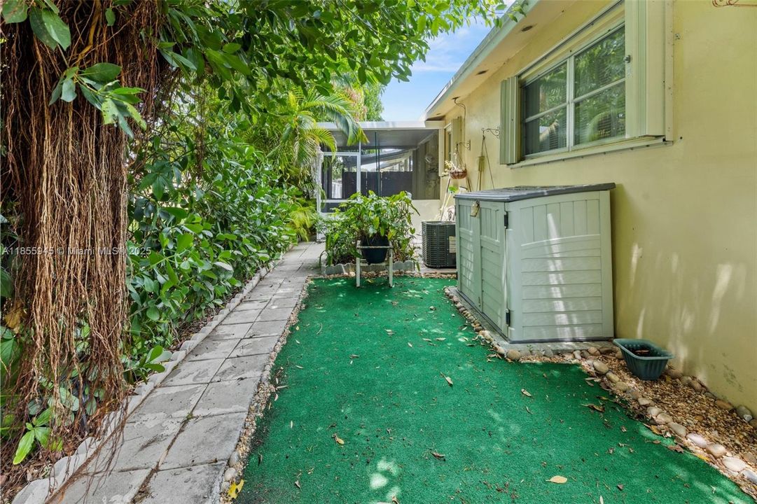 For Sale: $137,500 (2 beds, 1 baths, 746 Square Feet)