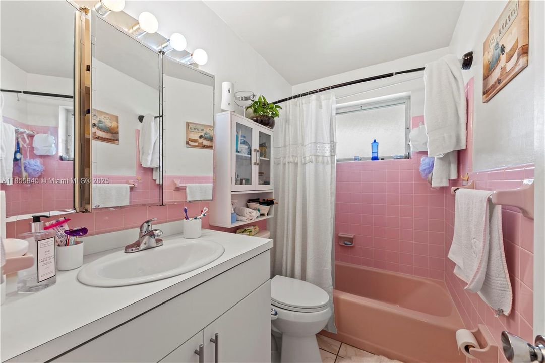 For Sale: $137,500 (2 beds, 1 baths, 746 Square Feet)