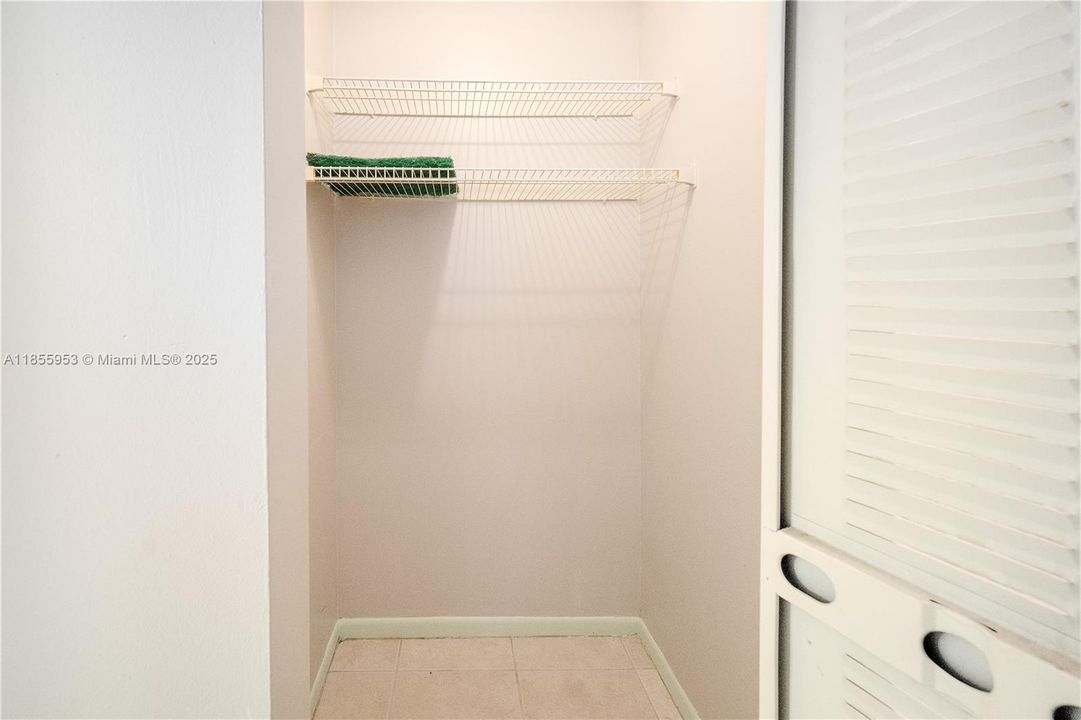 合同活跃: $1,895 (2 贝兹, 1 浴室, 13003 平方英尺)