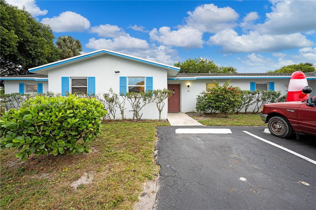 合同活跃: $1,895 (2 贝兹, 1 浴室, 13003 平方英尺)