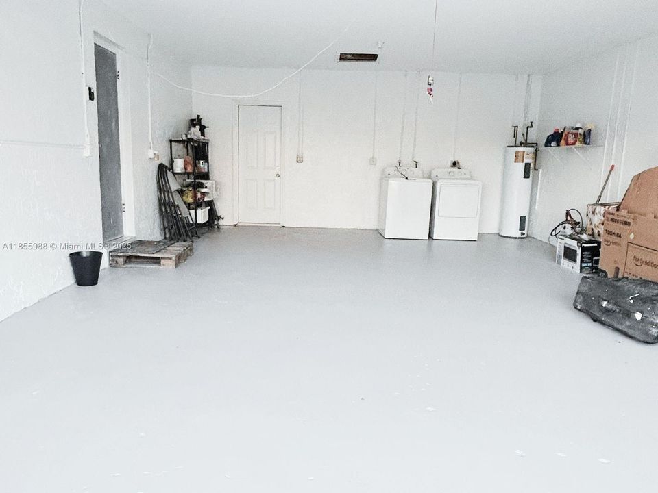 合同活跃: $3,750 (4 贝兹, 2 浴室, 2078 平方英尺)