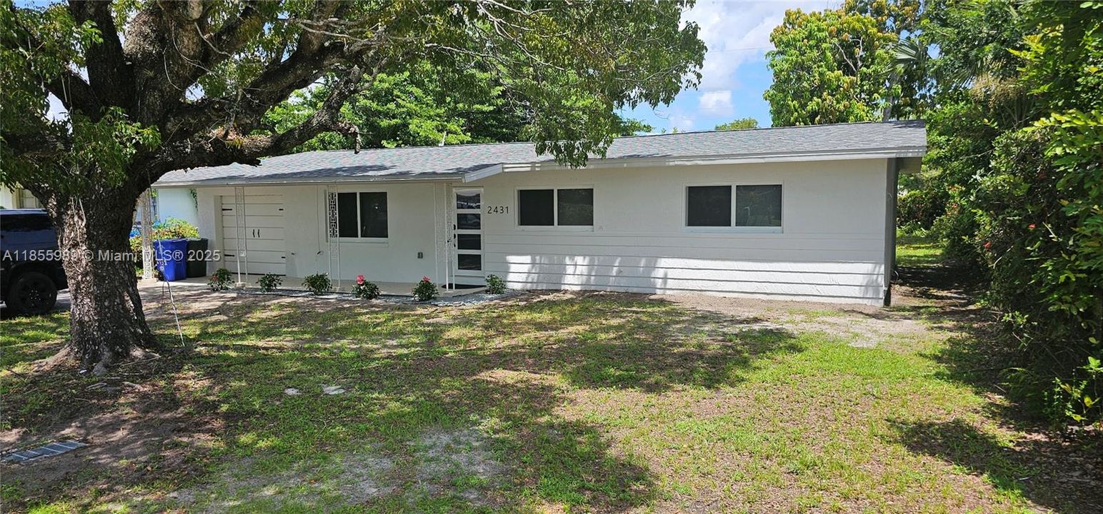 For Sale: $320,000 (3 beds, 3 baths, 1290 Square Feet)