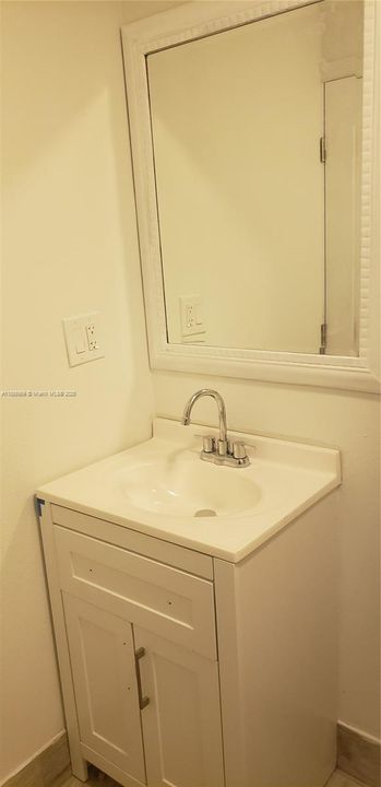 For Sale: $320,000 (3 beds, 3 baths, 1290 Square Feet)