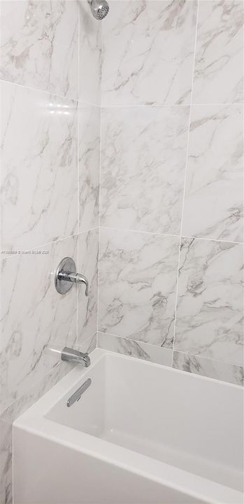 For Sale: $320,000 (3 beds, 3 baths, 1290 Square Feet)