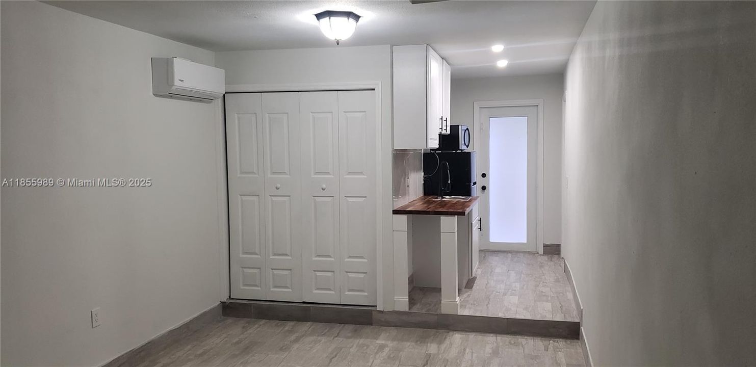 For Sale: $320,000 (3 beds, 3 baths, 1290 Square Feet)