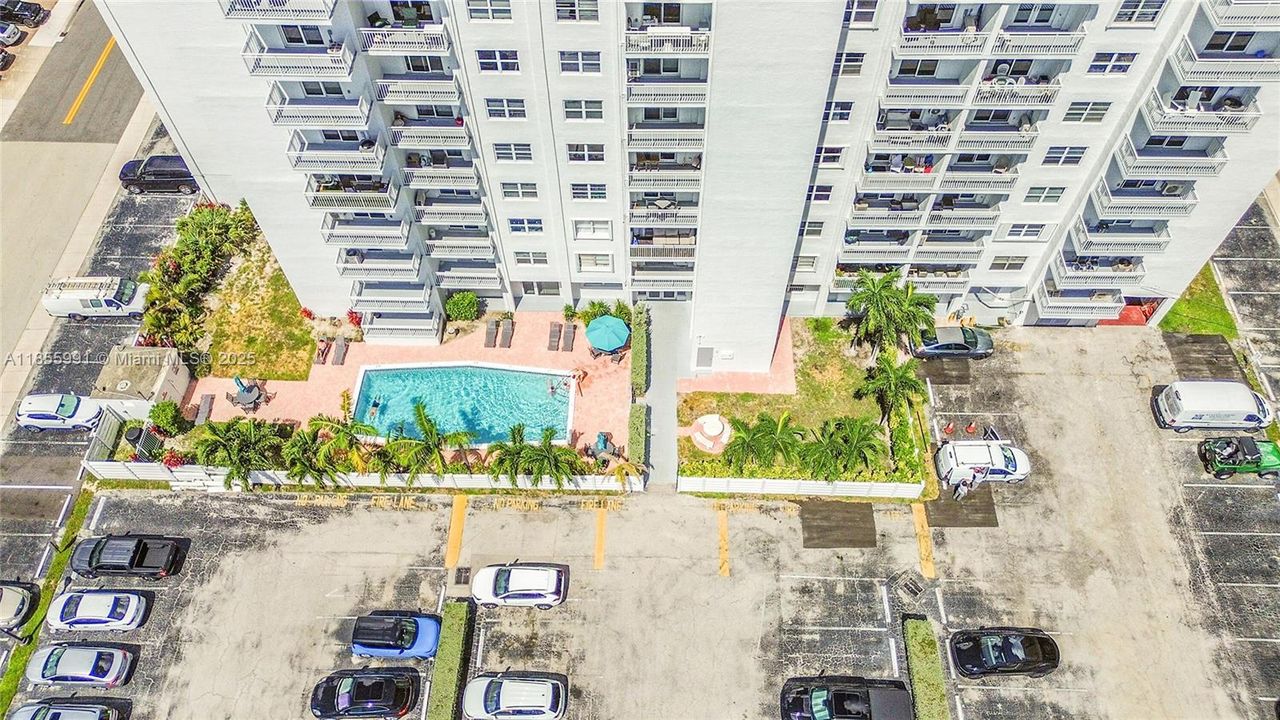 На продажу: $445,000 (2 спален, 1 ванн, 756 Квадратных фут)