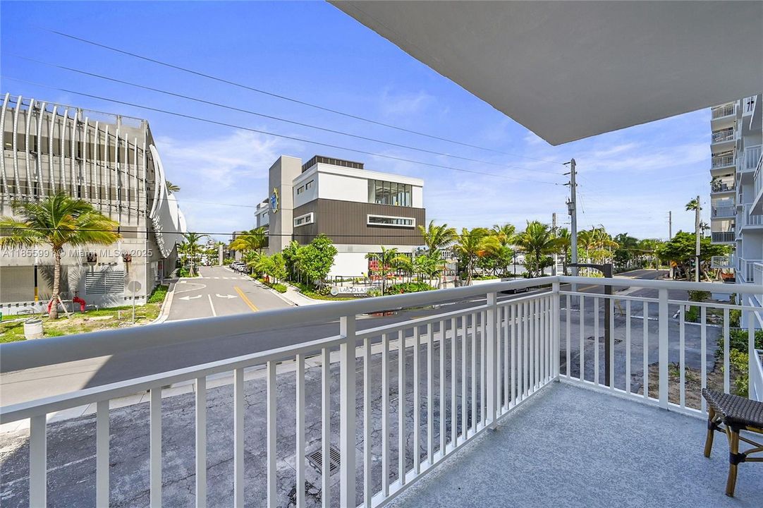 На продажу: $445,000 (2 спален, 1 ванн, 756 Квадратных фут)