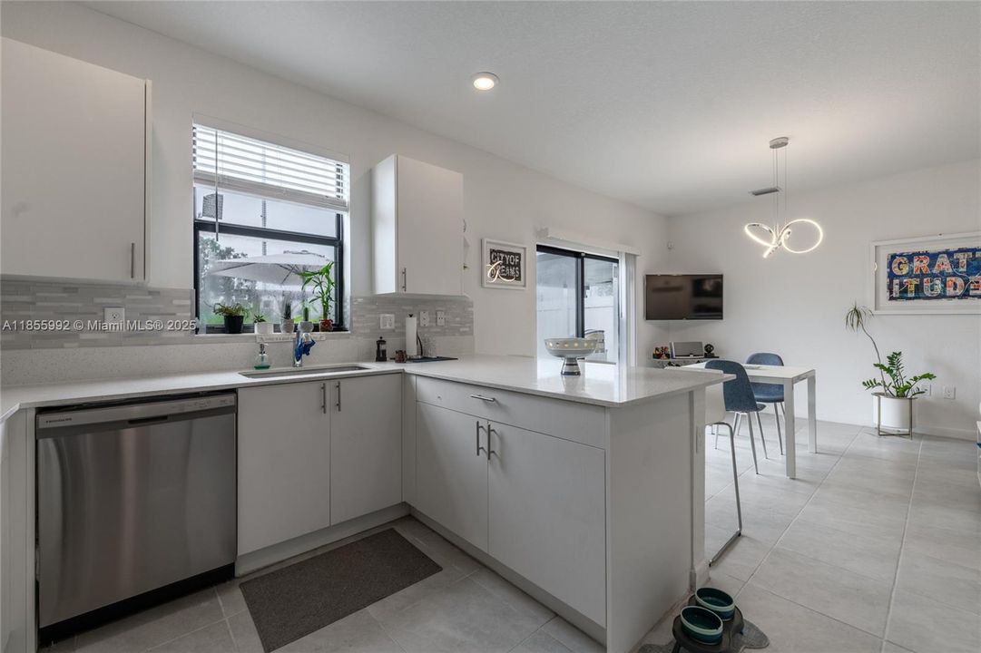 На продажу: $558,000 (3 спален, 2 ванн, 1344 Квадратных фут)