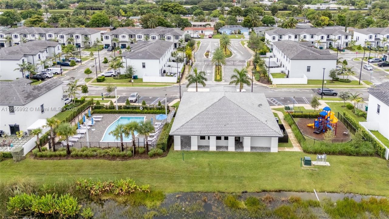 На продажу: $558,000 (3 спален, 2 ванн, 1344 Квадратных фут)