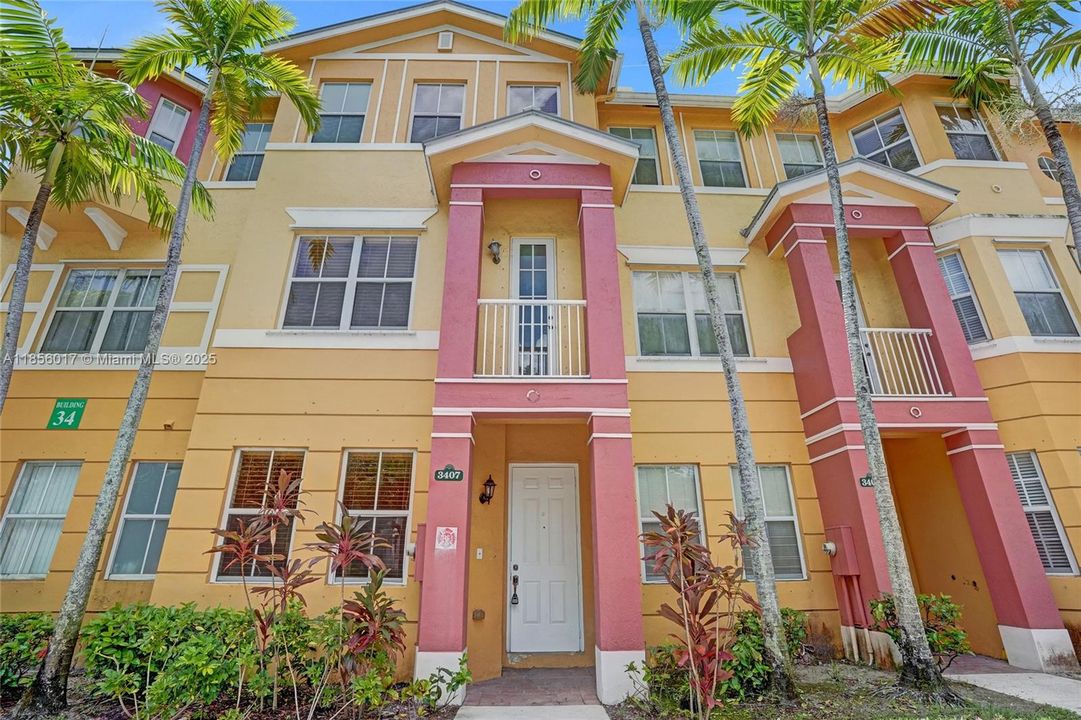 Под контрактом: $249,999 (3 спален, 3 ванн, 1932 Квадратных фут)