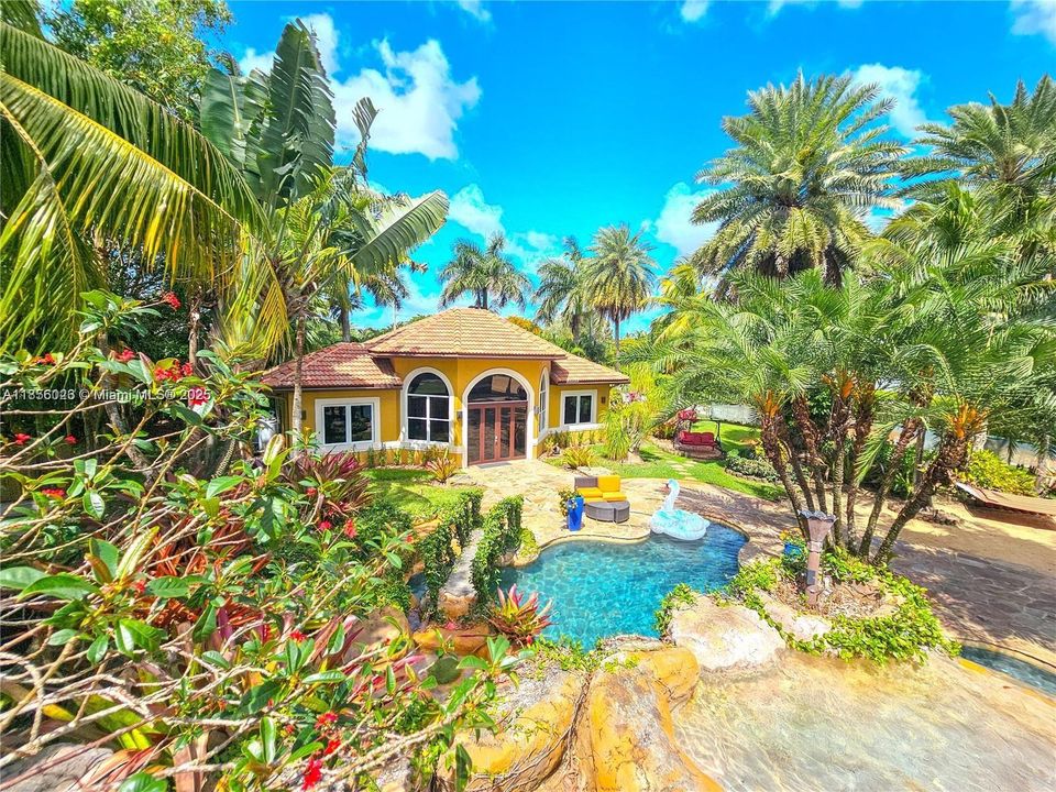 En Venta: $4,200,000 (6 camas, 4 baños, 4580 Pies cuadrados)