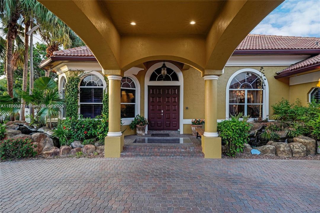 En Venta: $4,200,000 (6 camas, 4 baños, 4580 Pies cuadrados)