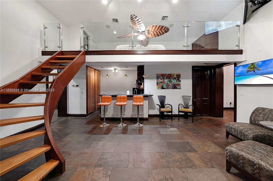 En Venta: $4,200,000 (6 camas, 4 baños, 4580 Pies cuadrados)