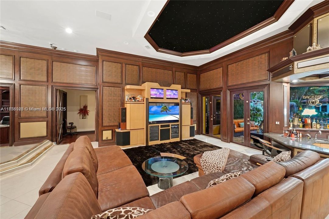 En Venta: $4,200,000 (6 camas, 4 baños, 4580 Pies cuadrados)