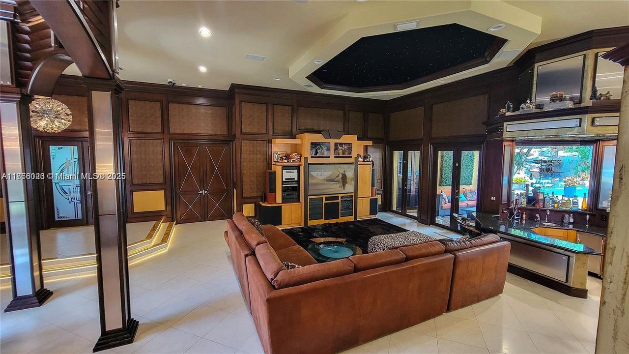 En Venta: $4,200,000 (6 camas, 4 baños, 4580 Pies cuadrados)