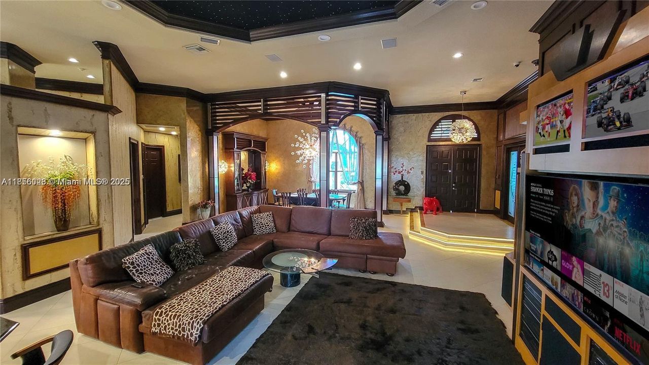 En Venta: $4,200,000 (6 camas, 4 baños, 4580 Pies cuadrados)