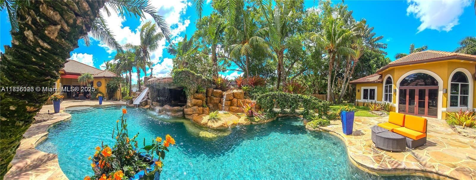 En Venta: $4,200,000 (6 camas, 4 baños, 4580 Pies cuadrados)