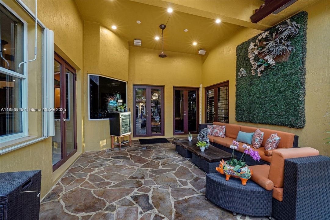 En Venta: $4,200,000 (6 camas, 4 baños, 4580 Pies cuadrados)